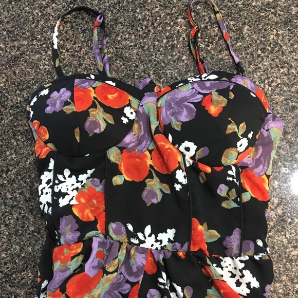 Floral Romper - Picture 3 of 6